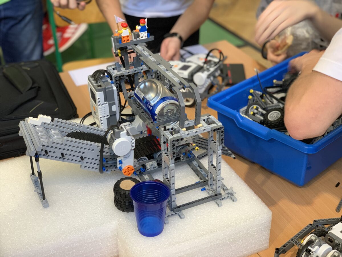 V Robotickom Battle na Alejovej si zmeralo sily 81 tímov