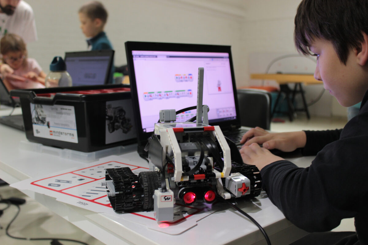 Prostredníctvom krúžkov robotiky pripravujú deti na budúcnosť v IT svete