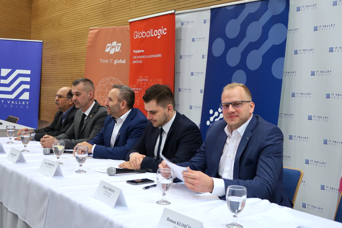 V Košiciach sa spojili štyri IT firmy, aby ponúkli unikátne vzdelávanie