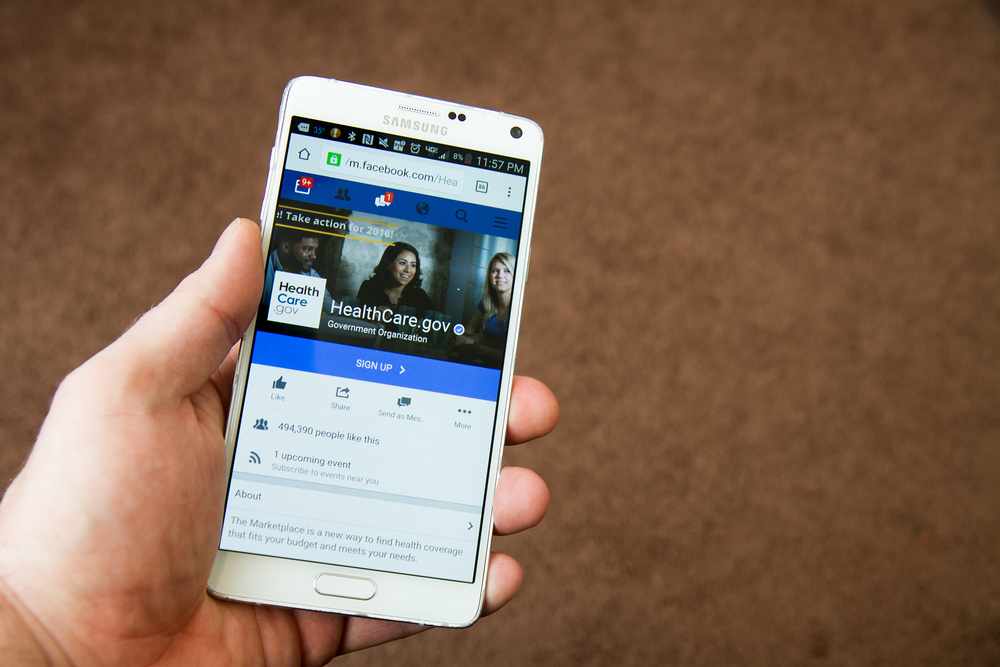 Novinka od Facebooku: Pripravuje farebné pozadia profilov