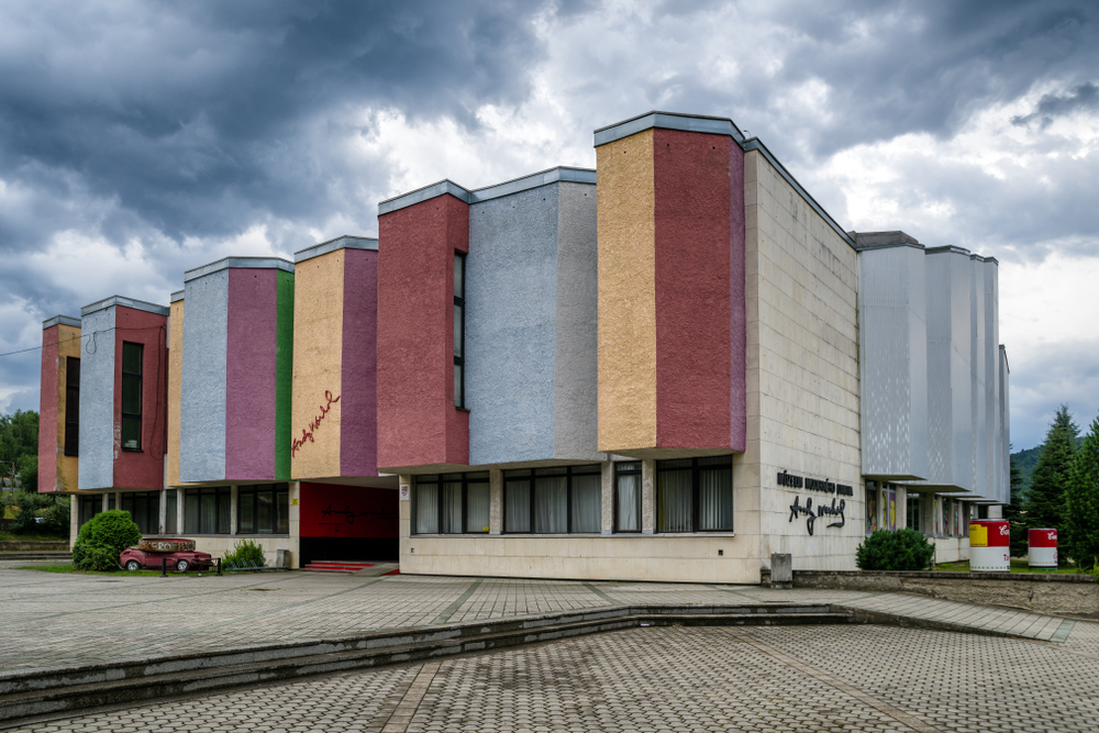 Zažite žiarici svet umelca Keitha Haringa