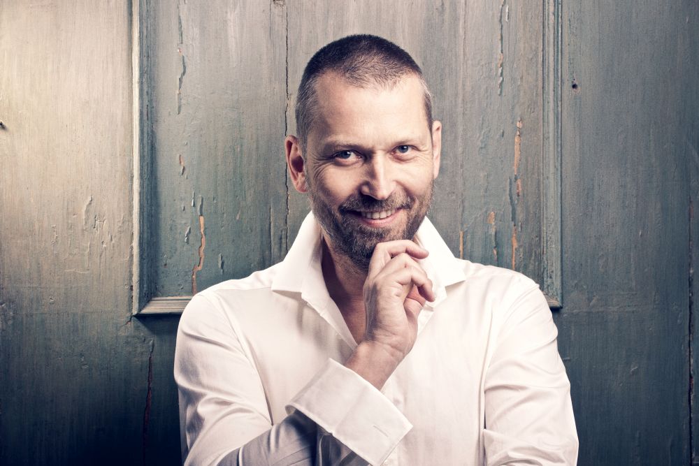 Diriguje od čembala, streamuje z Košíc – Vojtěch Spurný