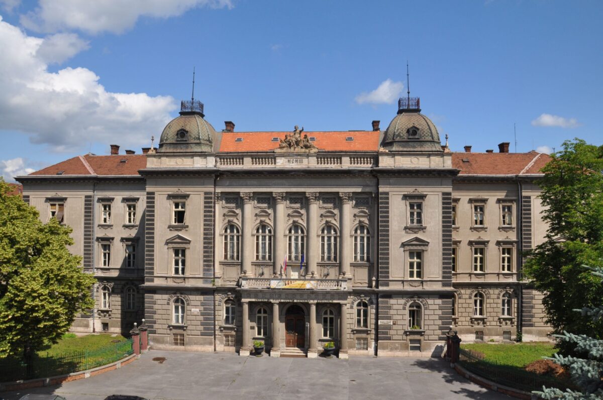 UPJŠ v Košiciach slávnostne otvára nielen nový akademický rok, ale aj zrekonštruované priestory Prírodovedeckej fakulty￼
