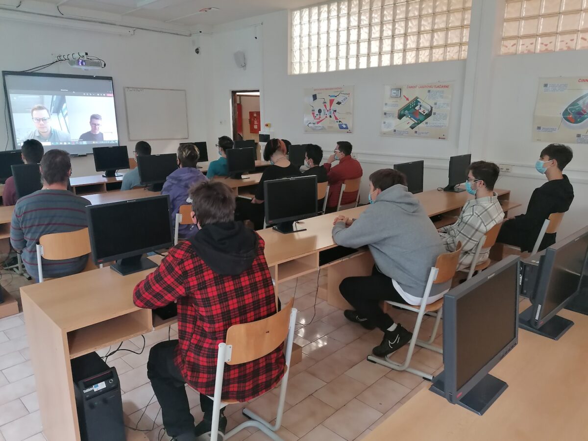 Klaster Košice IT Valley pripravil sériu seminárov pre stredné školy „Step by Step – Od nápadu k produktu