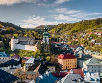 Autor: Hike The World, Zdroj: https://www.shutterstock.com/cs/image-photo/unesco-historical-town-during-sunrise-1859171044