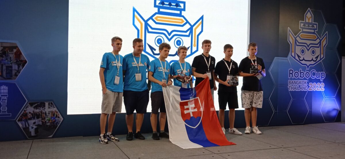 Študenti SPŠE Prešov na Robocupe 2022 v thajskom Bangkoku￼