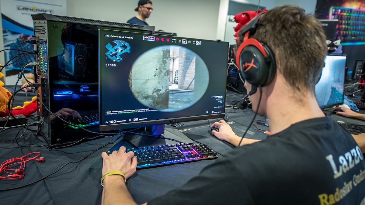 Do súbojov v CS:GO a League of Legends sa pustia tieto univerzitné tímy