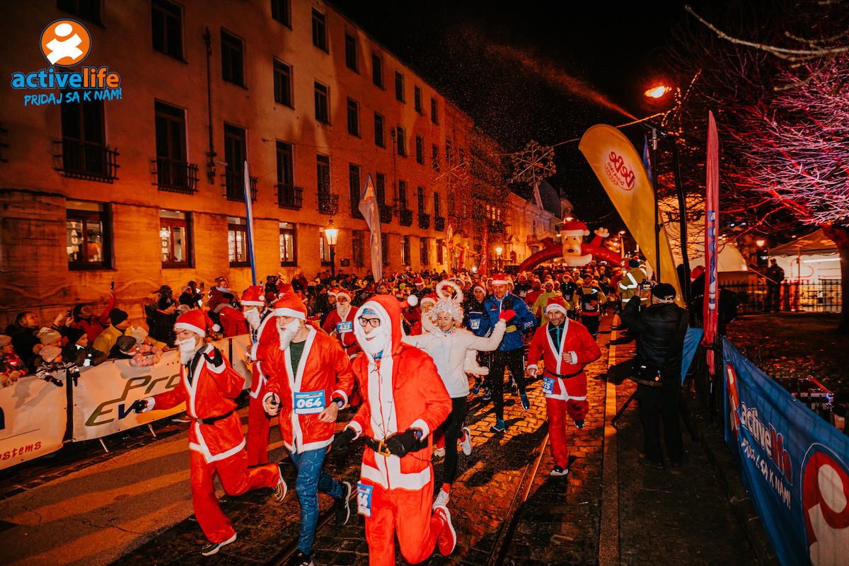 V Košiciach sa s Mikulášmi roztrhlo vrece. Behali za dobrú vec