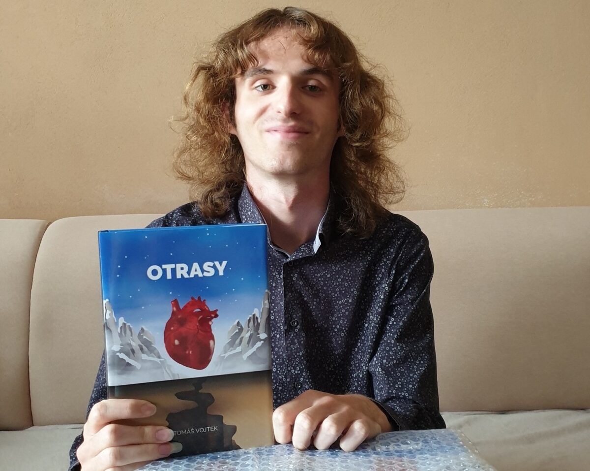 Kniha Otrasy čitateľom zatrasie
