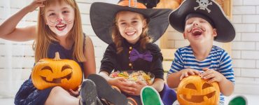 deti s haloweenskymi tekvičkami