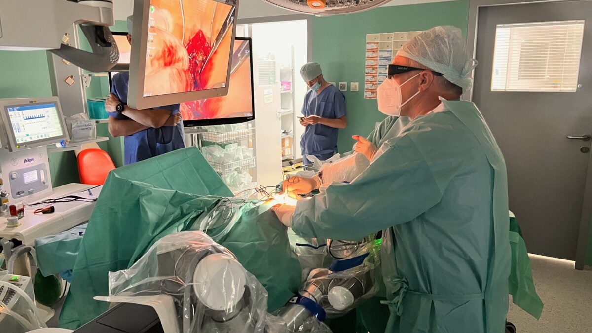 Košická detská nemocnica využíva ako jediná na Slovensku jedinečný mikroskop na zložité neurochirurgické zákroky
