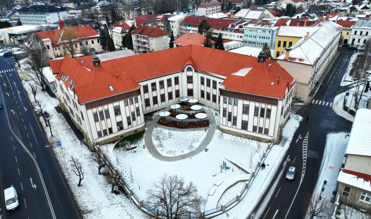 Zmodernizovaná kežmarská škola má kongrescentrum a študentský park