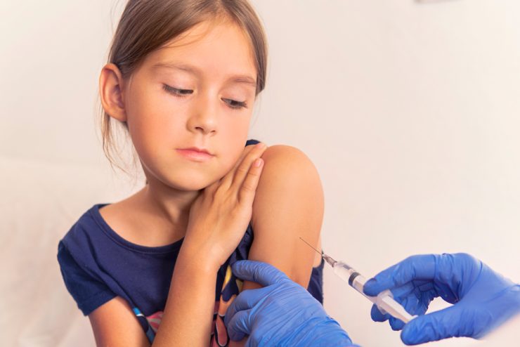 očkovanie dievčatko