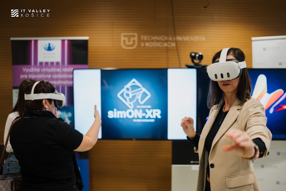 Účastníci si mohli vyskúšať aj virtuálnu realitu. Foto: KEITVA