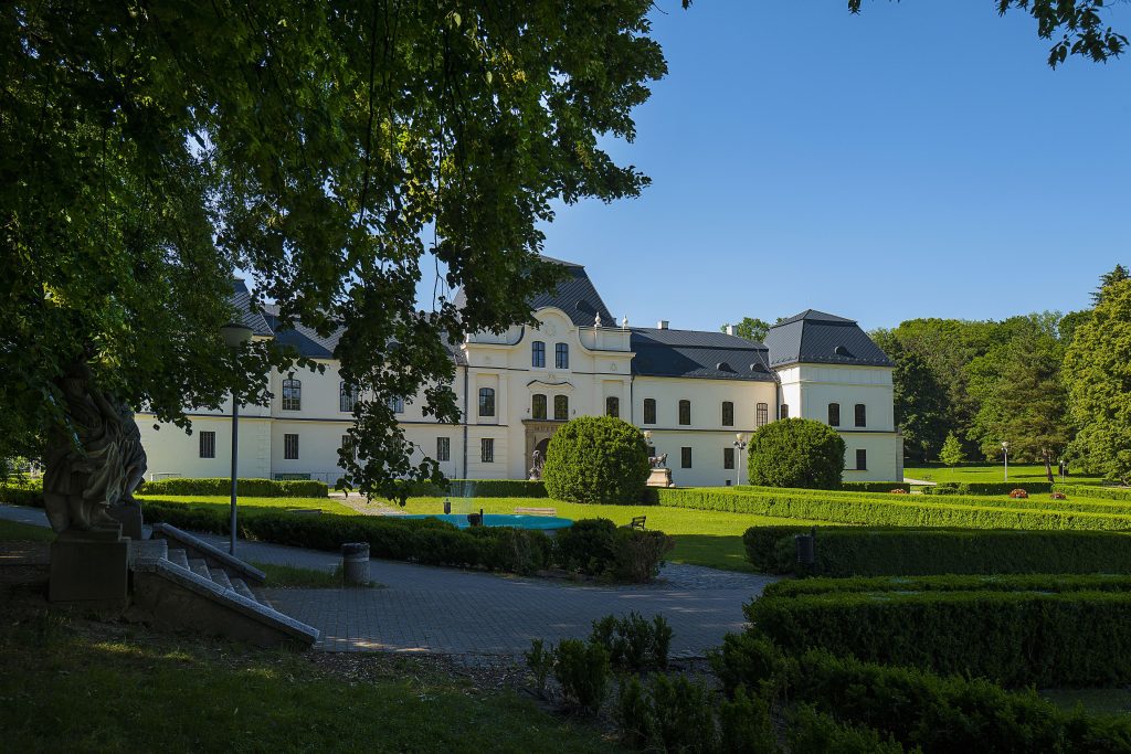 Rozprávkové sprevádzanie humenským kaštieľom poteší nielen deti