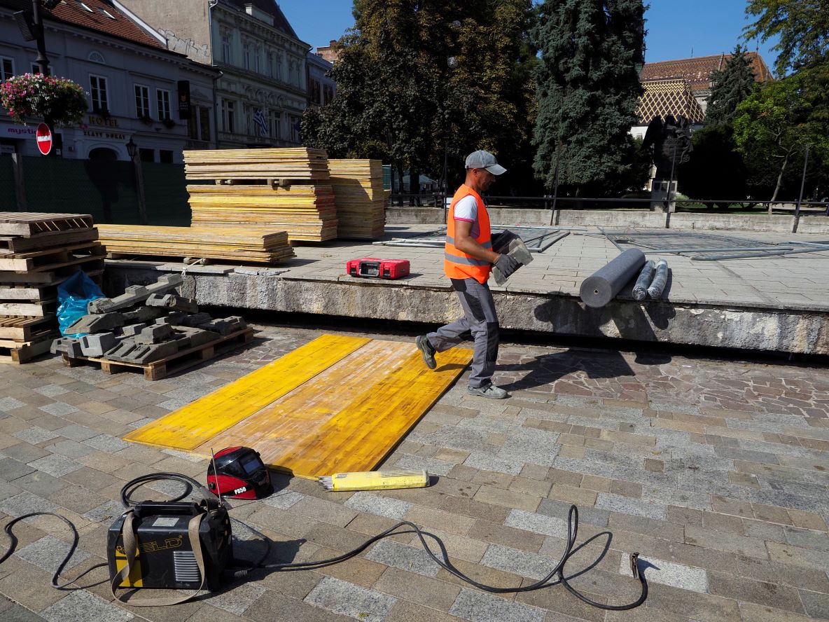 Dolnú bránu navštívilo tento rok takmer 48-tisíc ľudí, v utorok začala rekonštrukcia pódia