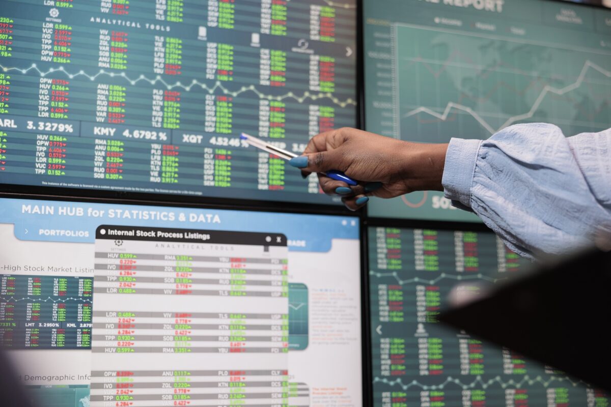 Rok 2024 a finančné trhy: Ako sa vyvíjajú S&P 500, NASDAQ a DOW