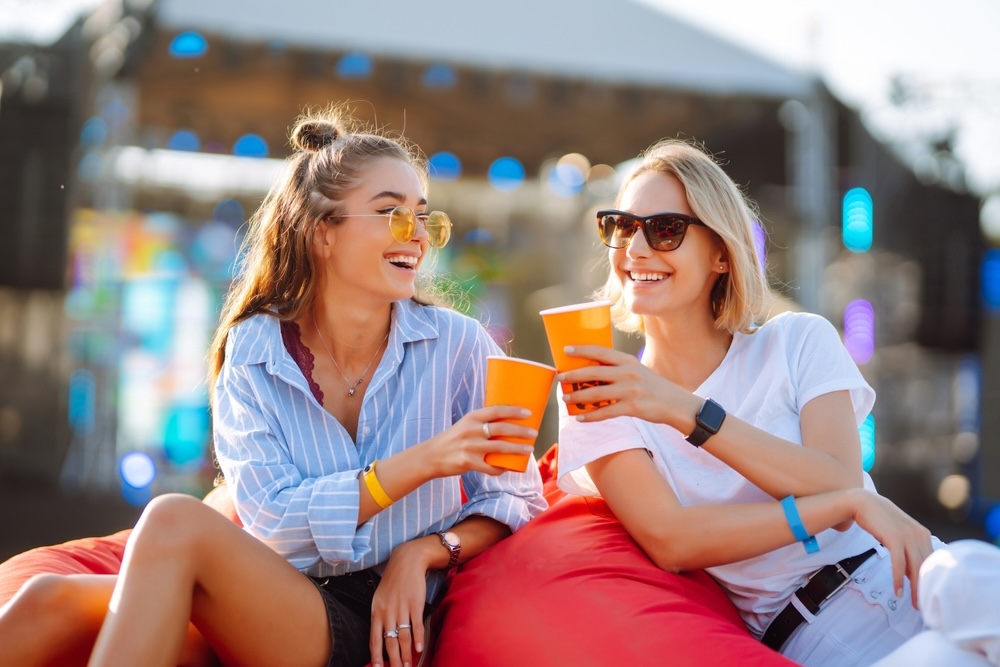 Teambuildingy, festivaly či školské výlety prinášajú riziká. Poistiť sa môžu organizátori aj účastníci