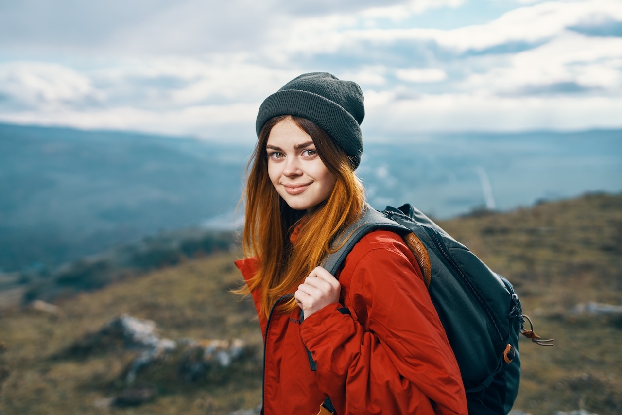Turistická bunda na hory: Nepodceňte jej výber. Na čo sa zamerať?