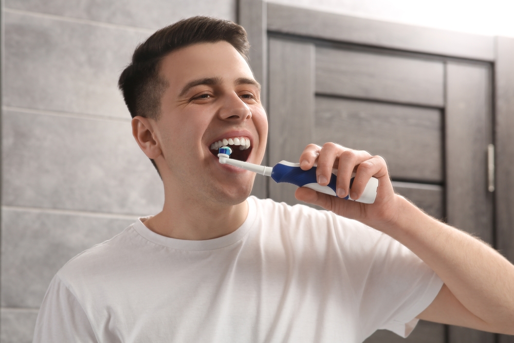 Priemerný Slovák si čistí zuby menej než jednu minútu denne