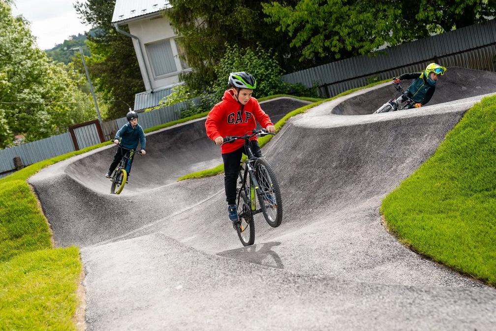 Adrenalínová novinka: Po Košiciach pribudol pumptrack aj v Gelnici