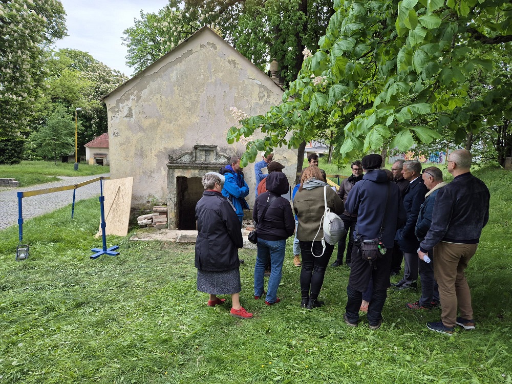 Archeológovia dokončili výskum na Kalvárii, kaplnky trápi spodná voda