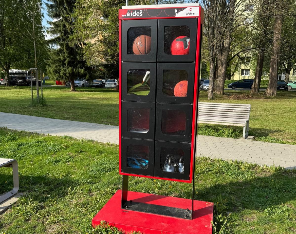 Chcete si požičať športové pomôcky z automatu? V Prešove to už je možné – z LOXu