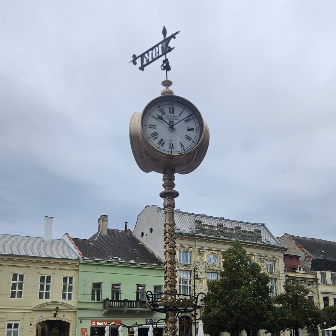 Historické hodiny na Hlavnej v Košiciach po rokoch opäť fungujú