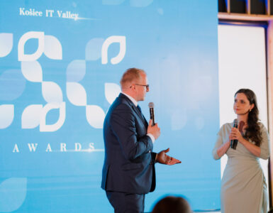 Košice IT Valley_ESG_Awards_Miriama Hučková a Juraj Girman