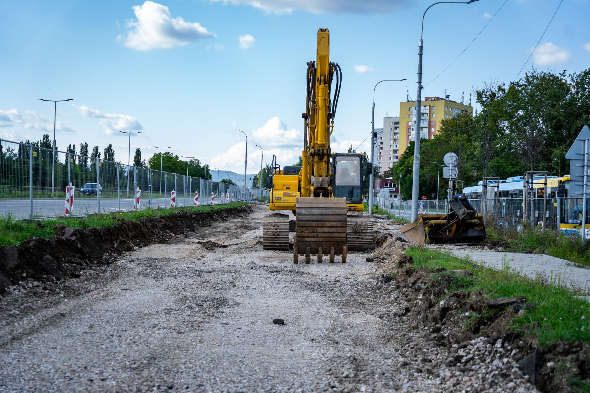 Pozor! Kvôli modernizácii električkovej trate sa od štvrtka obmedzí doprava na Slaneckej ceste