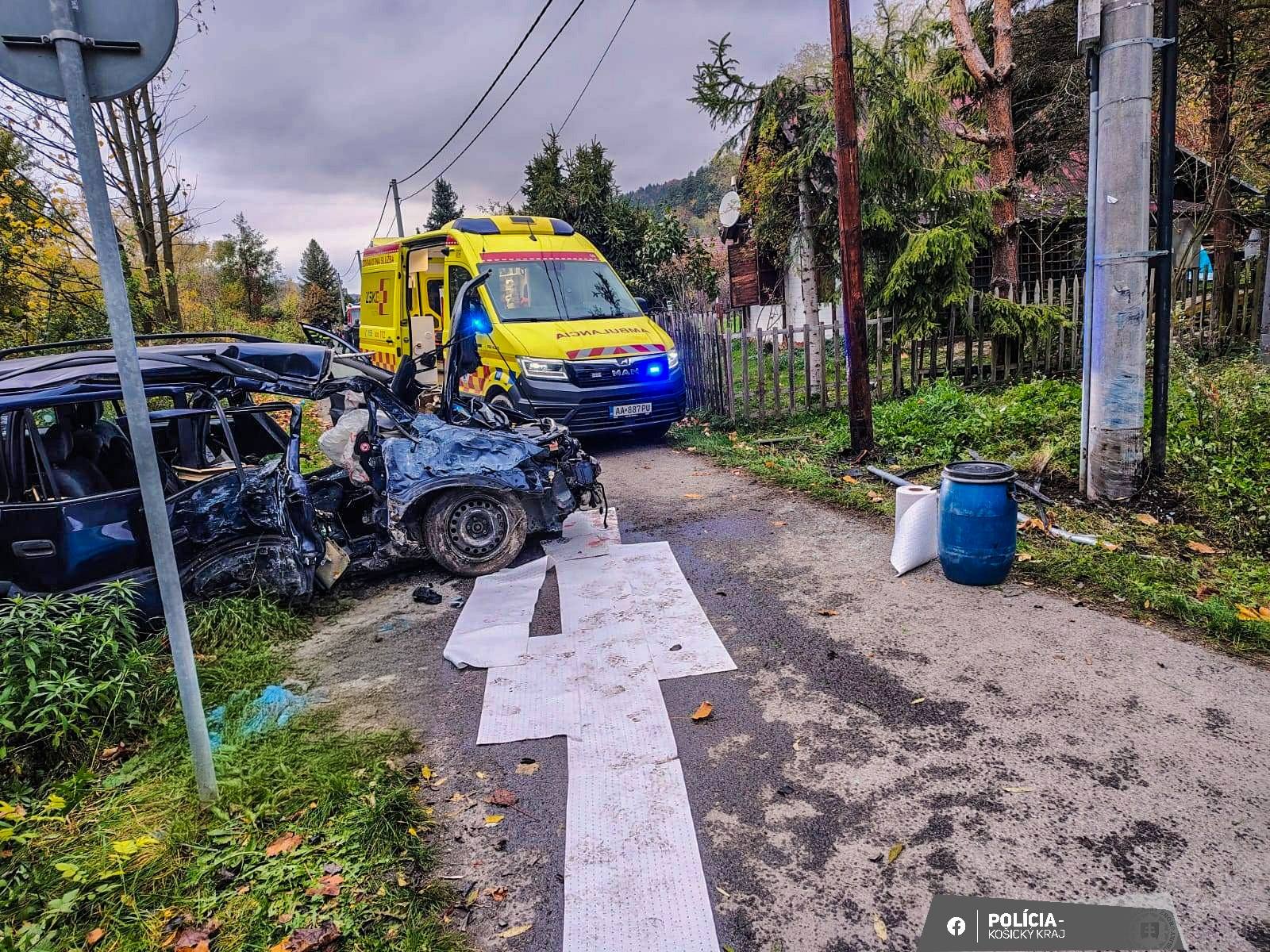 Tragická dopravná nehoda pri Ružíne včera skončila tragicky. Deti vzali starkému auto bez dovolenia