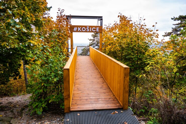 vyhliadková veža chodník