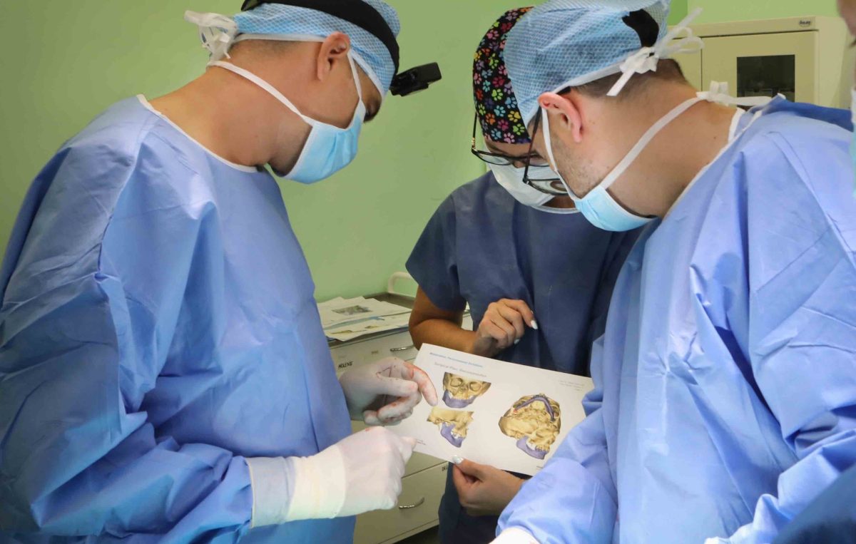UNLP zaviedla novinku – endoprotézu čeľustného kĺbu pacientovi na mieru
