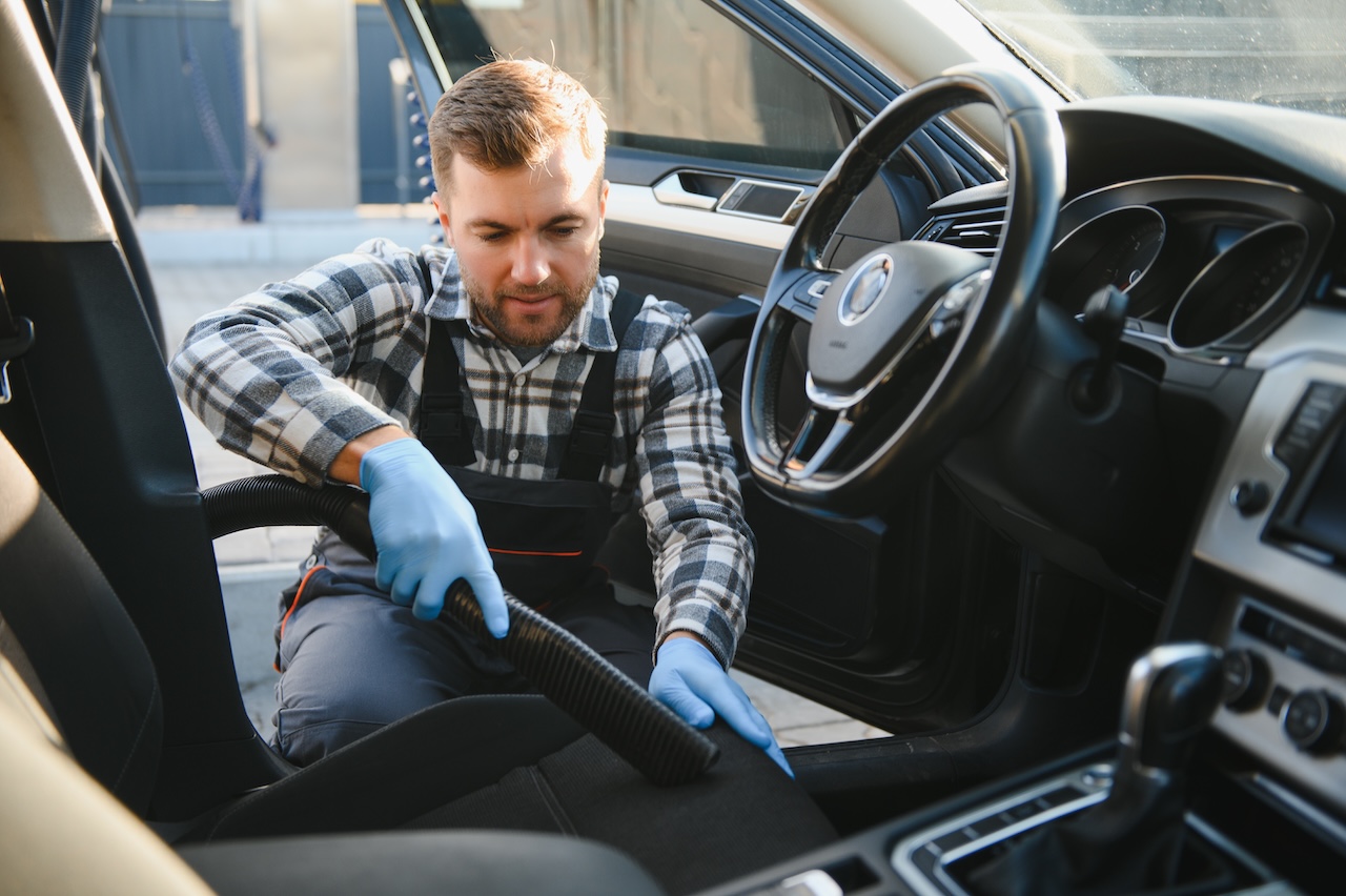 Čisté auto po každom výlete: Ako ochrániť interiér pred blatom, pieskom či štrkom?