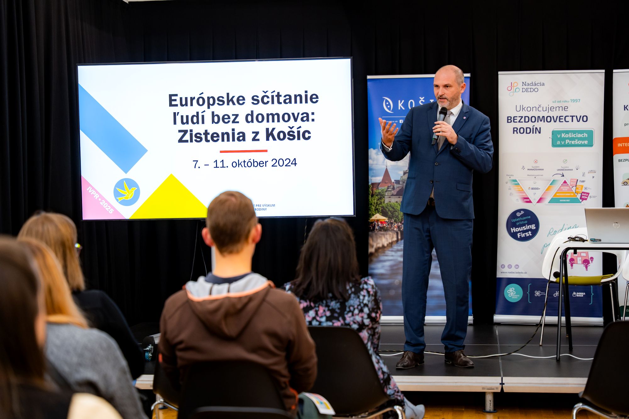 Bez domova je v Košiciach 2 300 ľudí, z toho skoro tisíc detí. Priamo na ulici ich žije približne 150