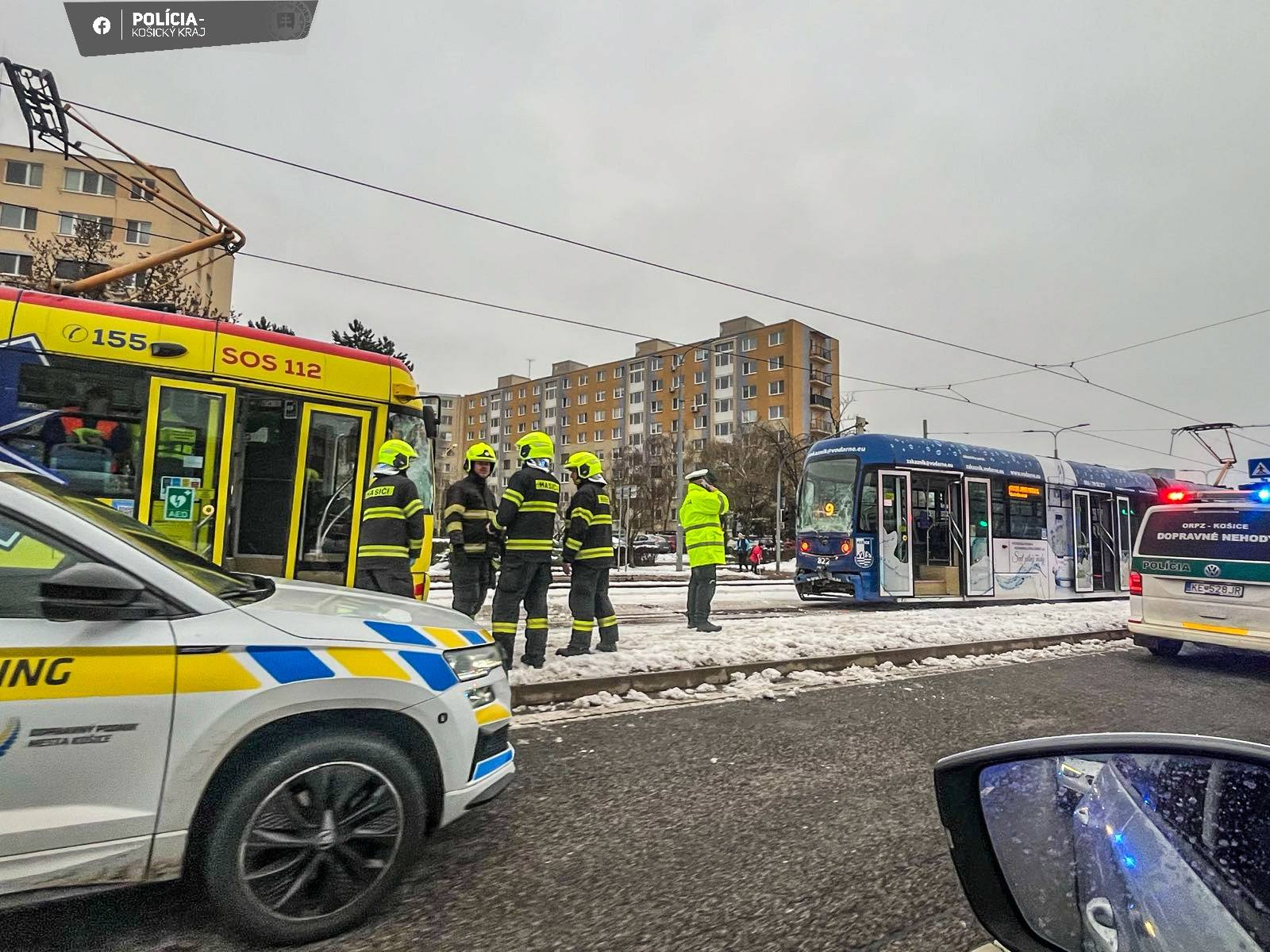 Aktuálne – zrazili sa dve električky na Triede SNP v Košiciach
