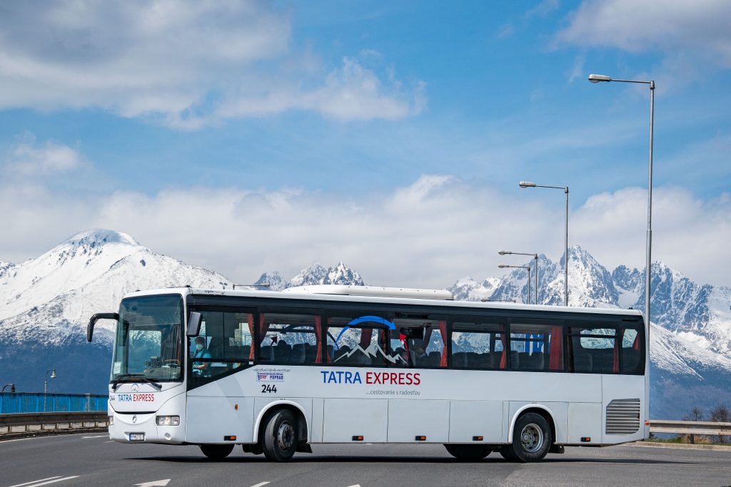 Na lyžovačku v Tatrách autobusom. Lyže aj snowboard vám odvezú zadarmo