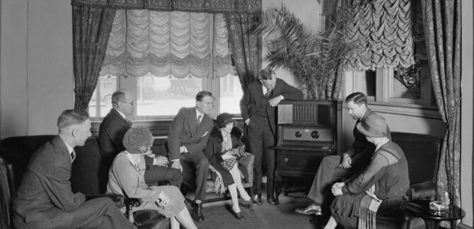 ilustračná foto staré rádio