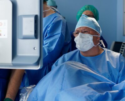 doktor operuje