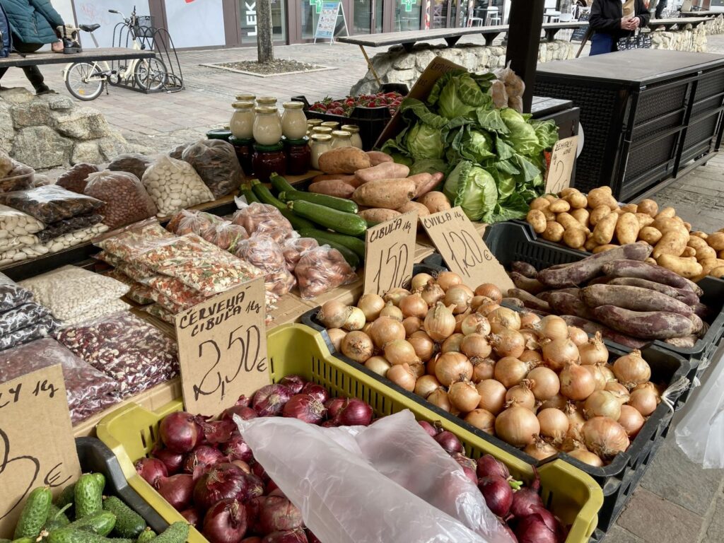 Trh na Dominikánskom námestí v Košiciach. Foto: L. Radzová
