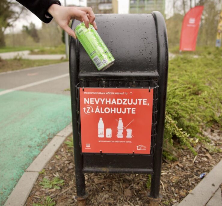 držiak na zálohované obaly