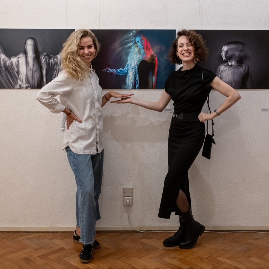 Z vernisáže Večernej fotoškoly. Foto: archív Michaela Eliáš 1