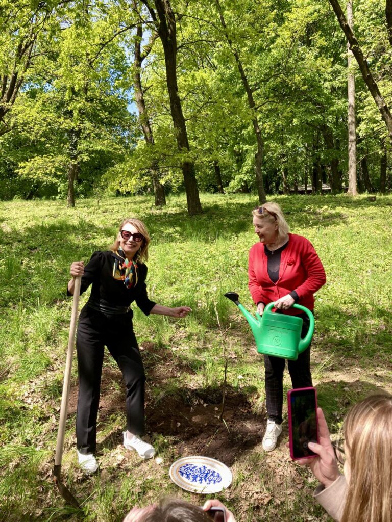 Živena sadila v Košiciach lipu. Foto: L. R.
