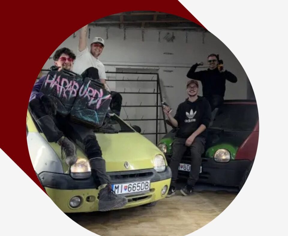 (Ne)hodvábna cesta: zahŕňa päť kamarátov, tri ružové twingá a polku sveta. Štart bude v Levoči