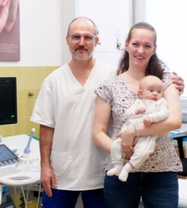 Prof. MUDr. Urdzík so šťastnou mamičkou