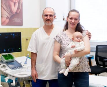 Prof. MUDr. Urdzík so šťastnou mamičkou