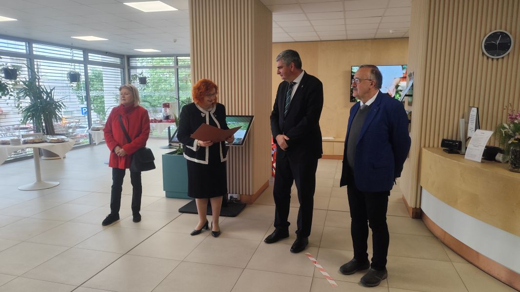 Veľvyslanec Stanislav Raščan zasadil v Botanickej záhrade strom slovensko-slovinského priateľstva