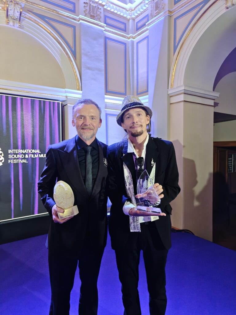 Simon Pegg (vľavo) a Vlado Železňák jr. (vpravo) na festivale ISFMF 2026. Foto: Archív V. Ž.