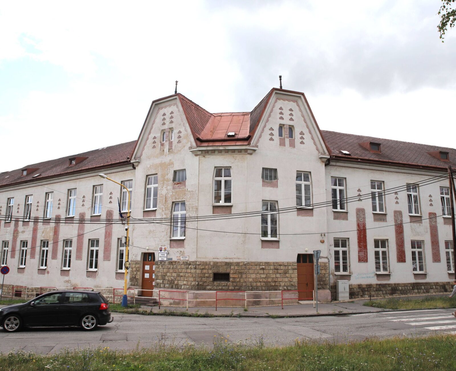 Stredná zdravotnícka škola