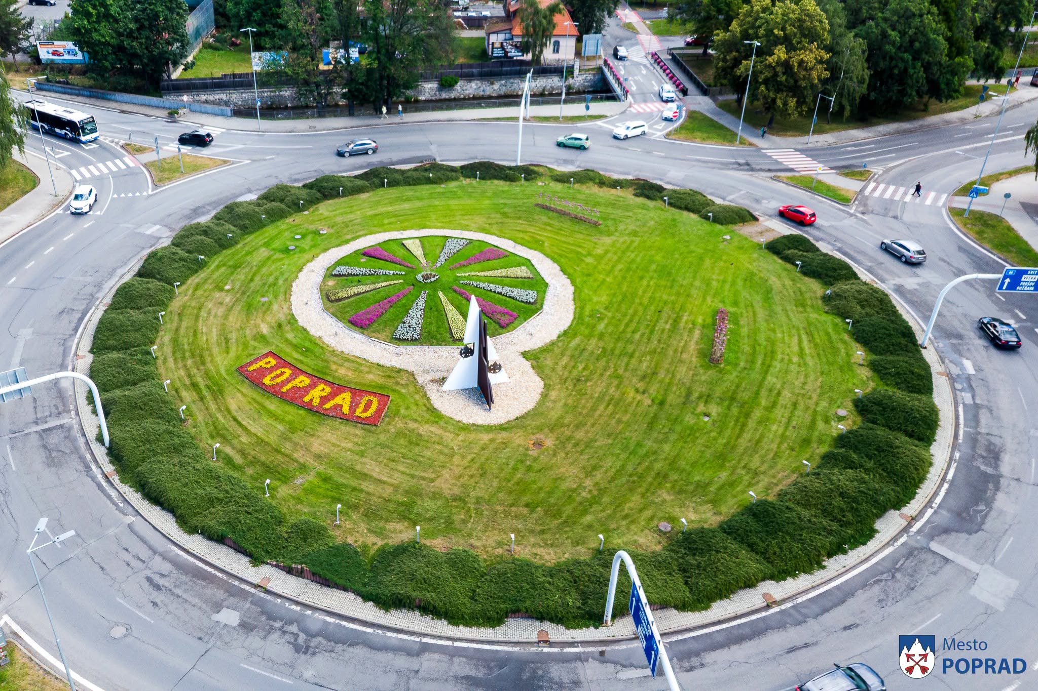Poprad v týchto dňoch nádherne rozkvitol